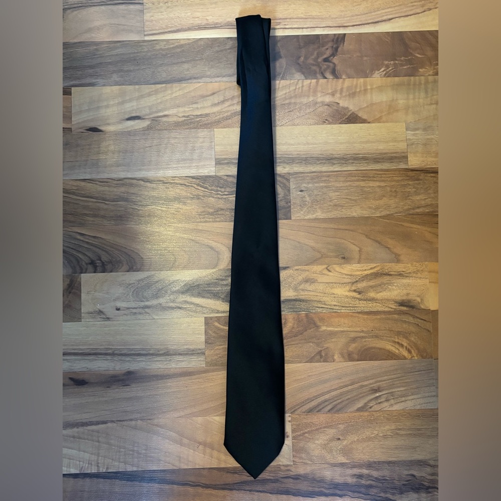 Classic Black Men's Tie - Versatile Formal Accessory